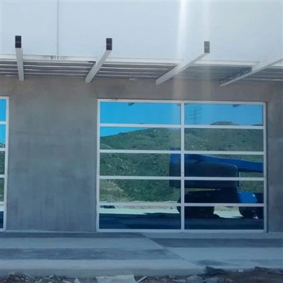 Silberne Aluminiumfenster